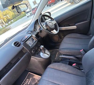 Mazda Demio — 4