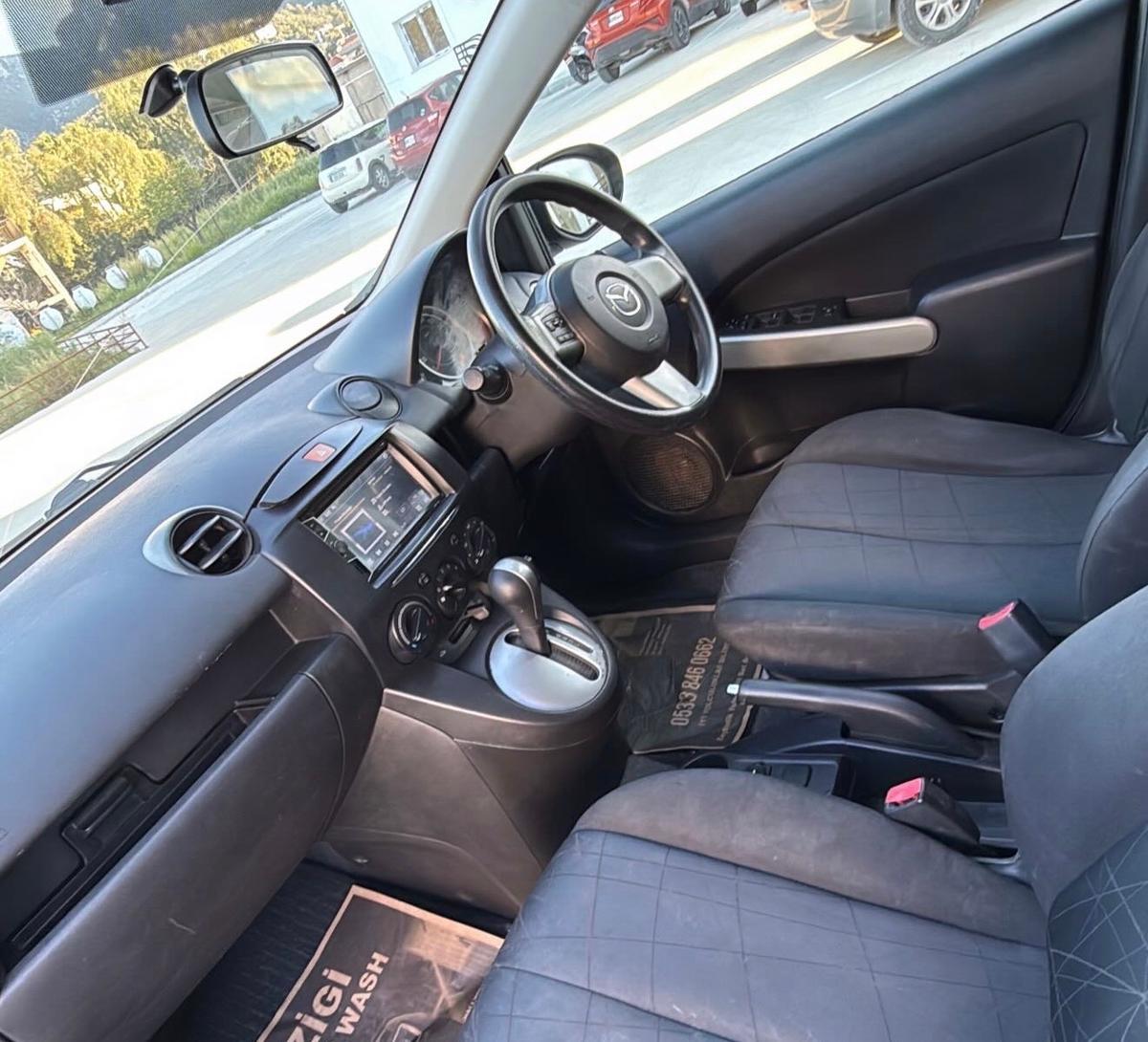 2012 Mazda Demio 4