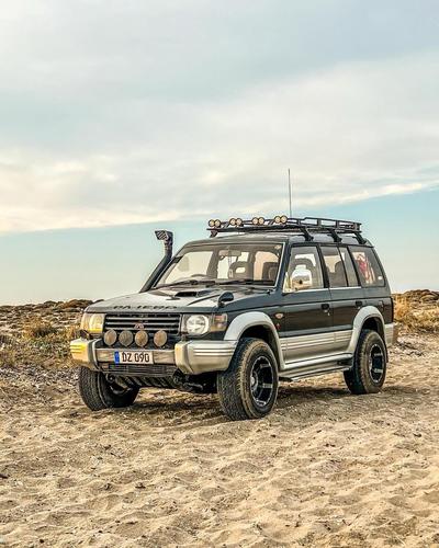 Mitsubishi Pajero — 1