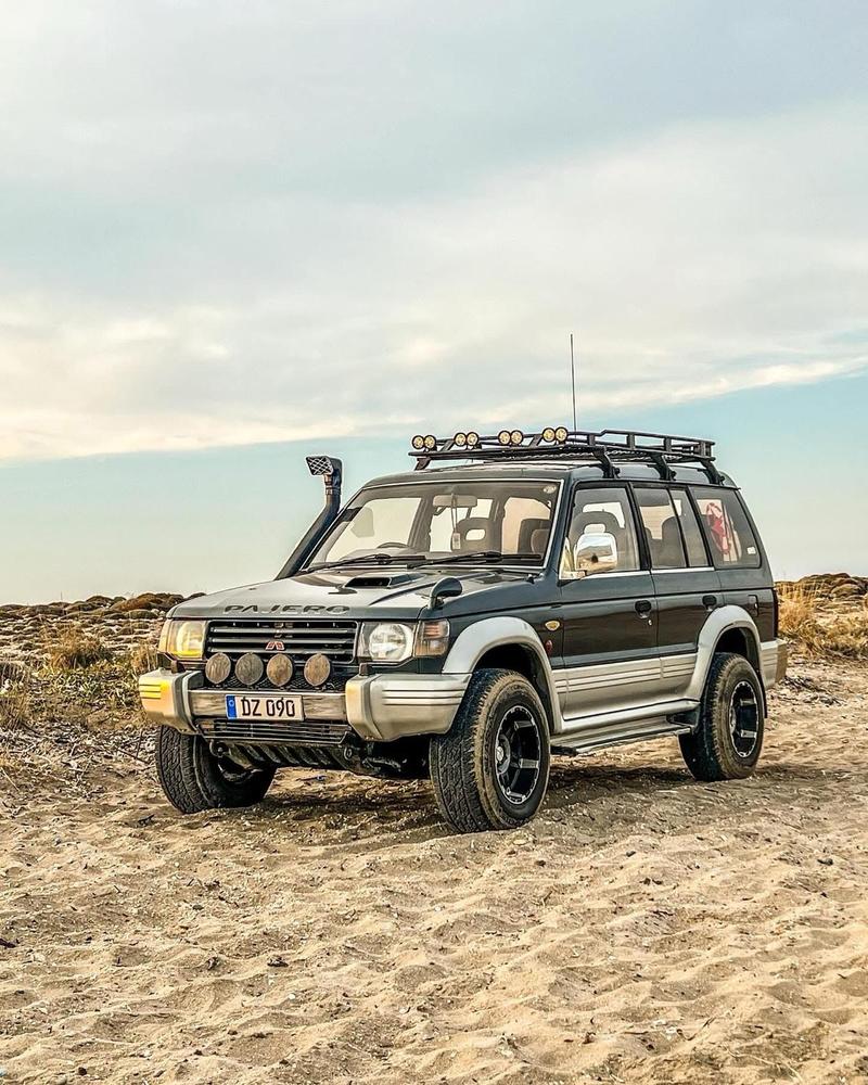 Mitsubishi Pajero — 1/10