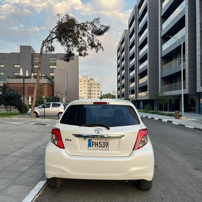 Toyota Vitz — 3