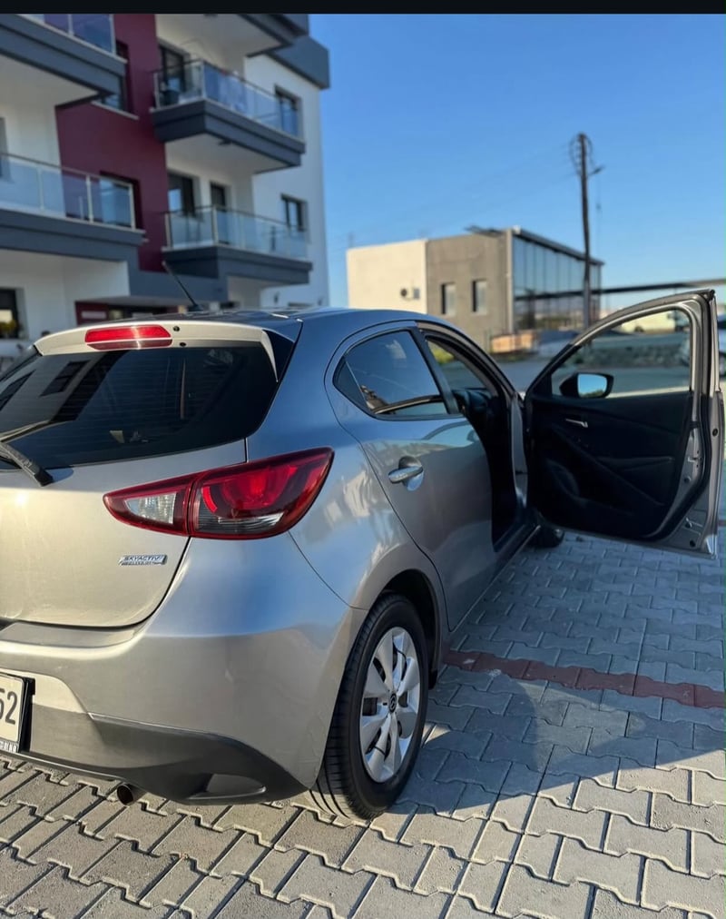 Mazda Demio — 1