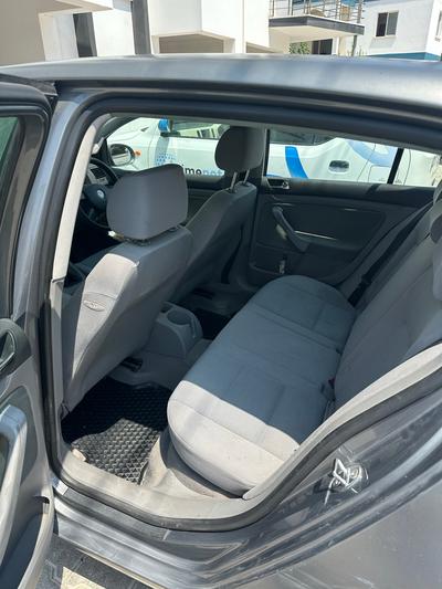 Volkswagen Golf — 5