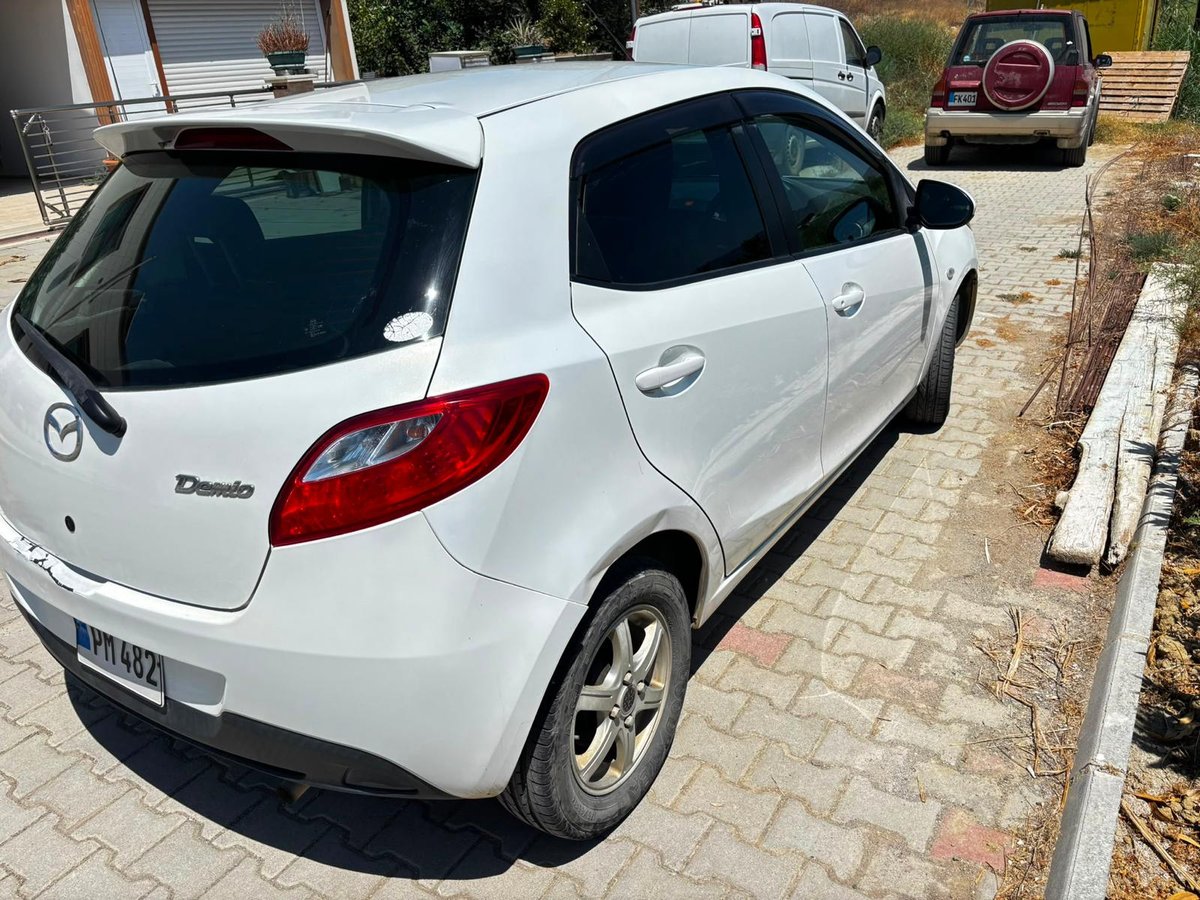 2013 Mazda Demio 4