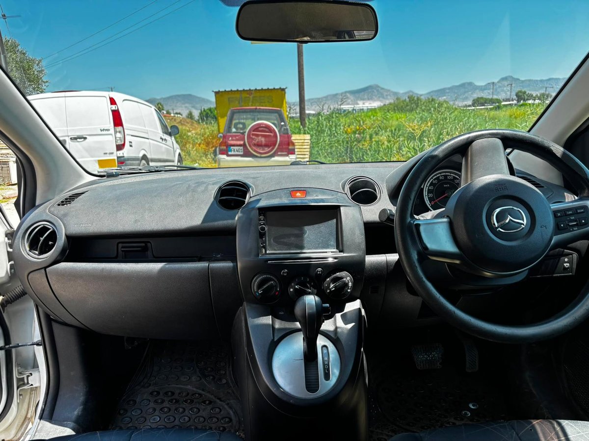 2013 Mazda Demio 7
