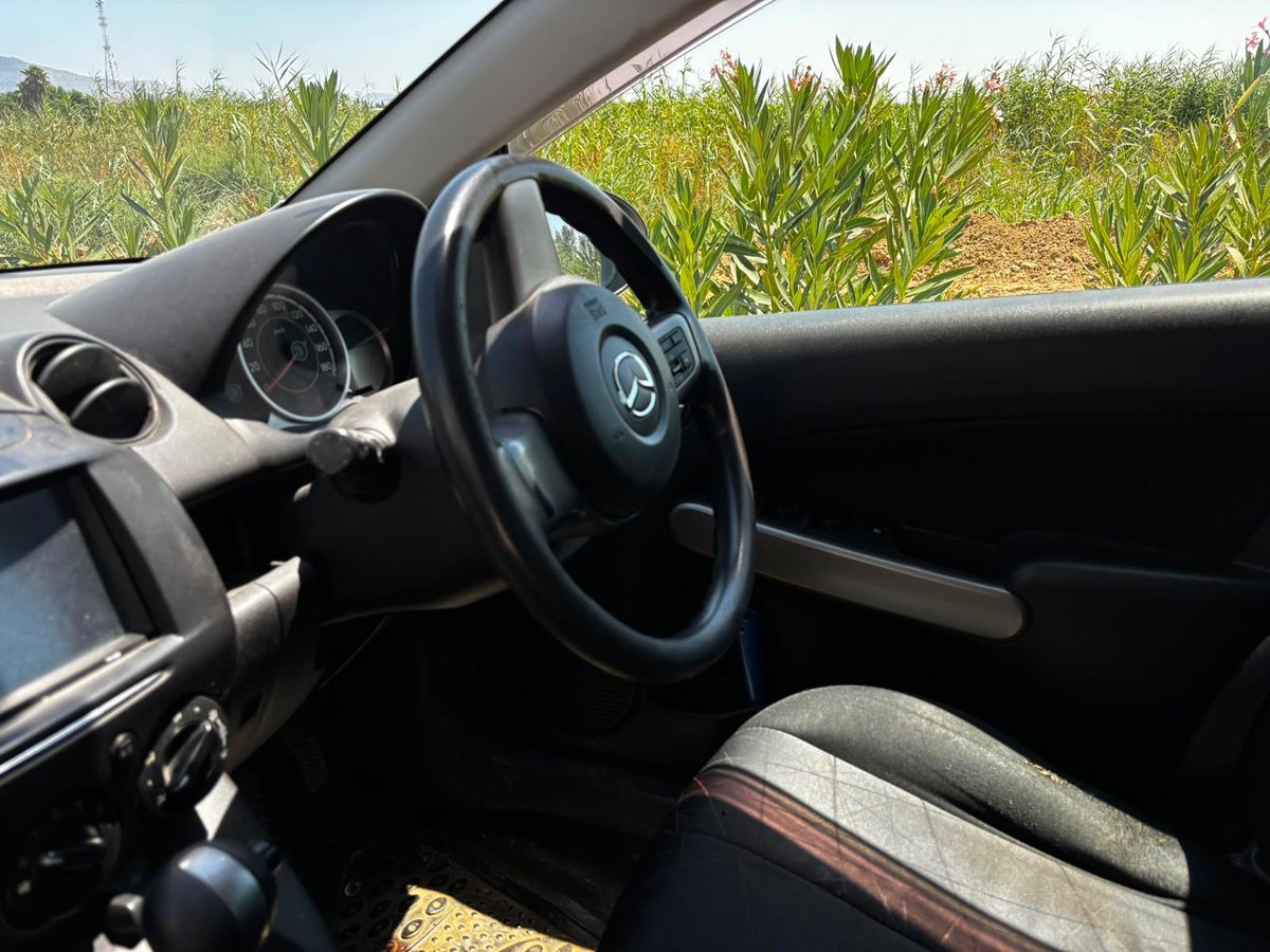 2013 Mazda Demio 9