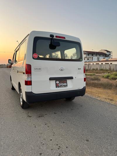 Toyota Lite Ace — 5