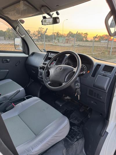 Toyota Lite Ace — 9