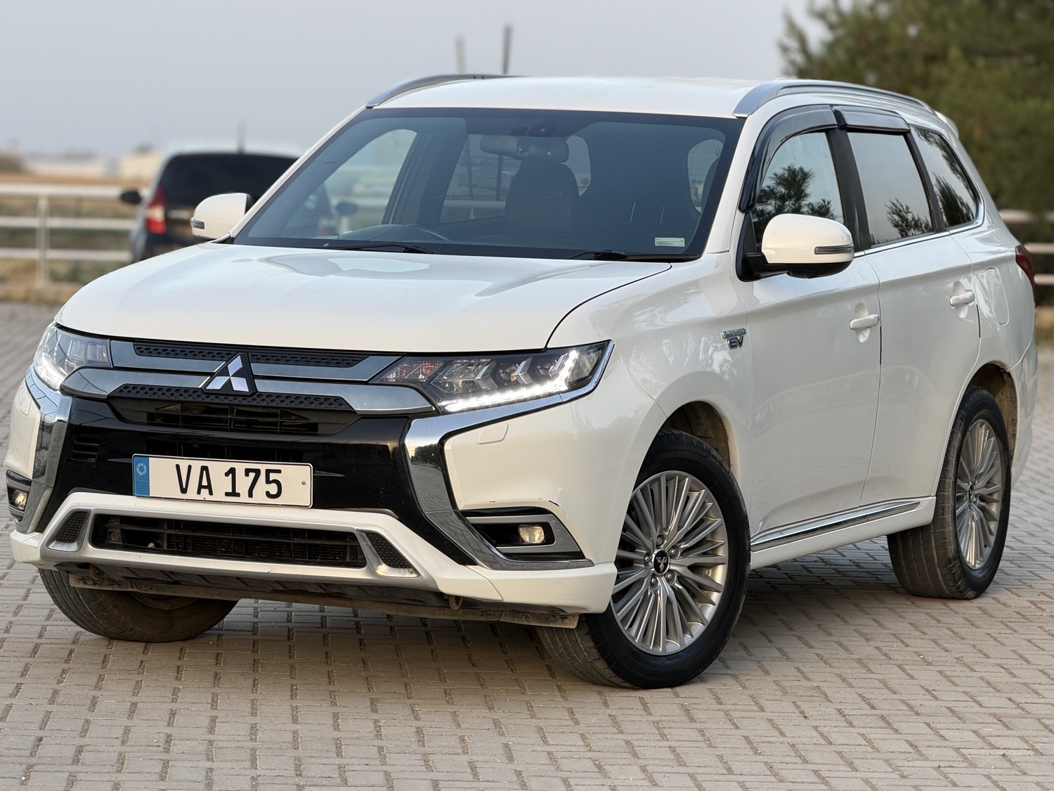 2019 Mitsubishi Outlander Hibrit Otomatik Lefkoşa İlan görseli - GalerimPlus