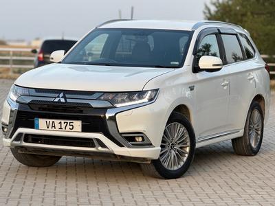 Mitsubishi Outlander — 1