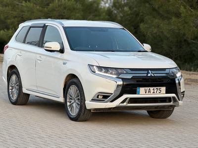 Mitsubishi Outlander — 3
