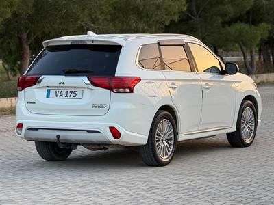 Mitsubishi Outlander — 4