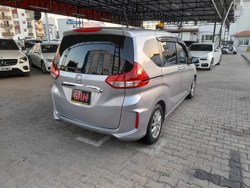 Honda Freed — 3