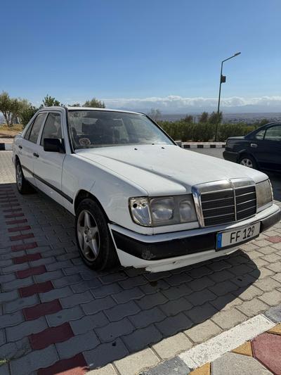 Mercedes-Benz 200 D — 1