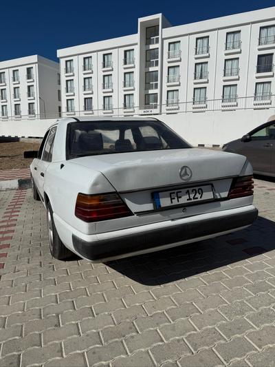 Mercedes-Benz 200 D — 3