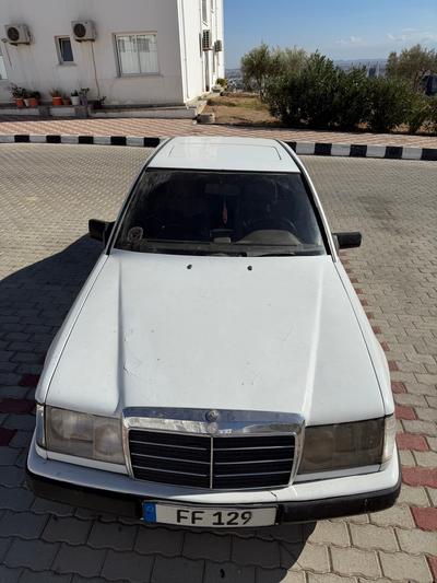 Mercedes-Benz 200 D — 8