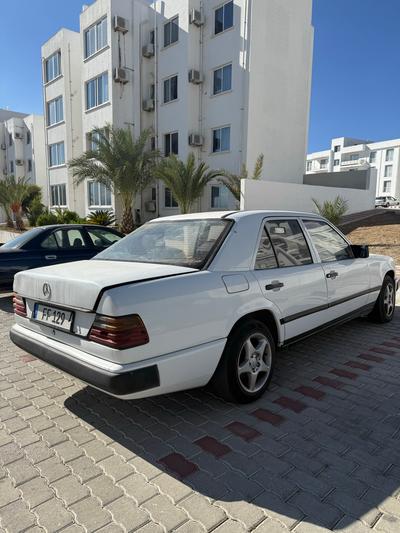 Mercedes-Benz 200 D — 9
