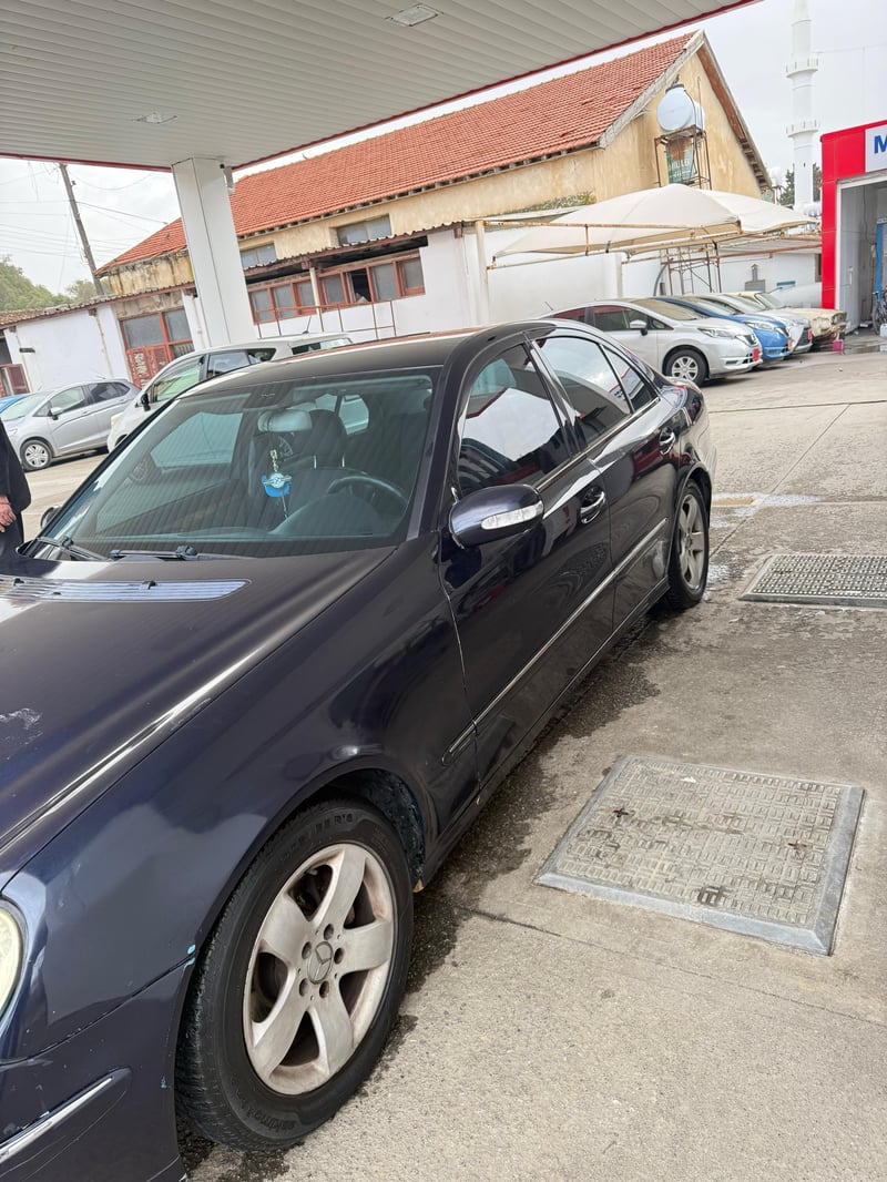 Mercedes-Benz E 270 — 2