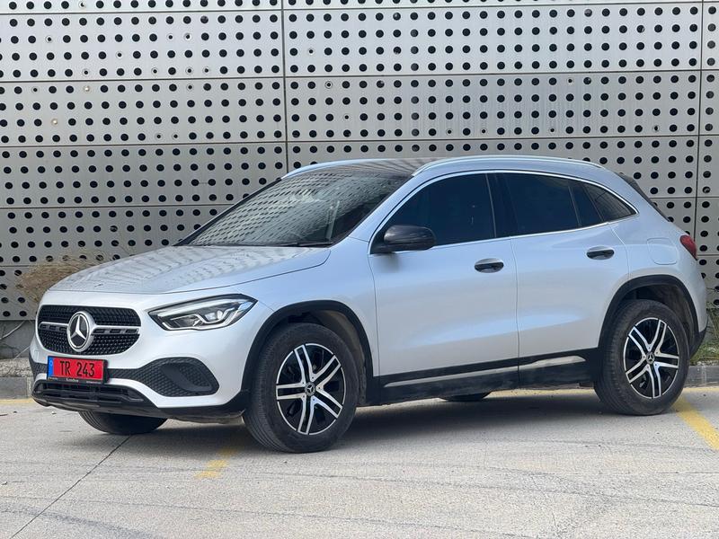 Mercedes-Benz GLA 200 — 1/9