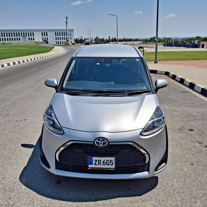 Toyota Sienta — 2