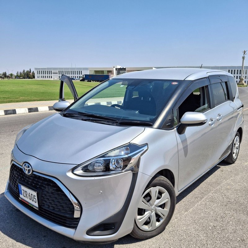 Toyota Sienta — 4
