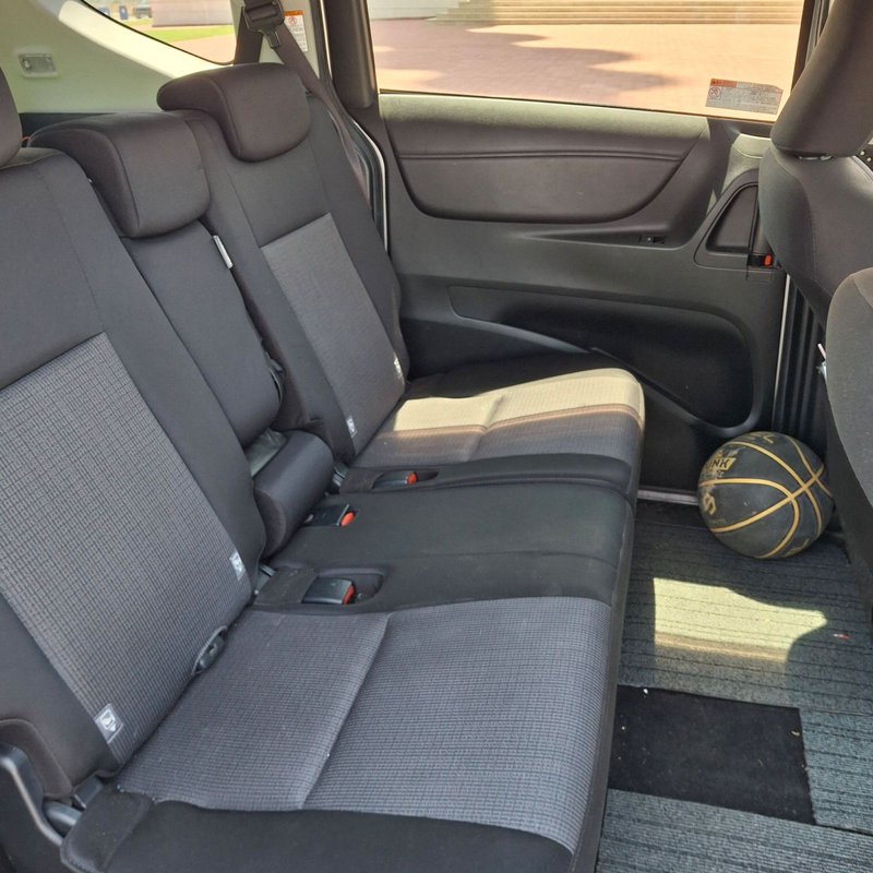 Toyota Sienta — 6