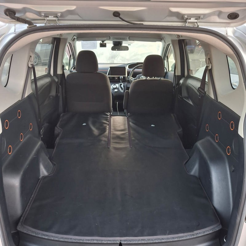 Toyota Sienta — 10