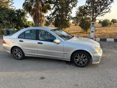 Mercedes-Benz C 200 — 4