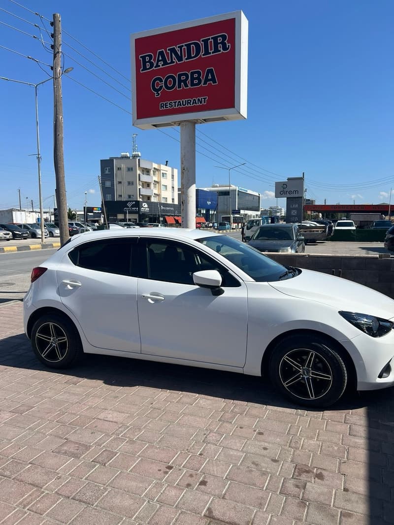 Mazda Demio — 1/3