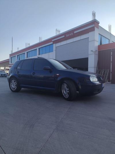 Volkswagen Golf — 1