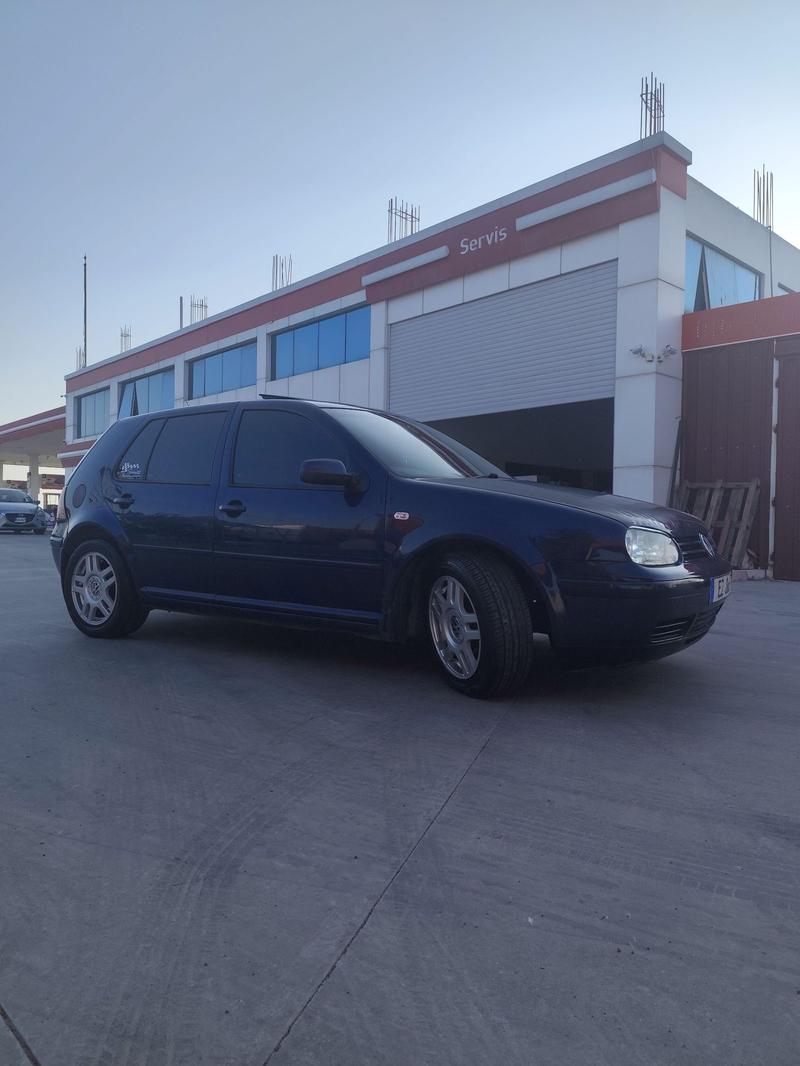 Volkswagen Golf — 1/9