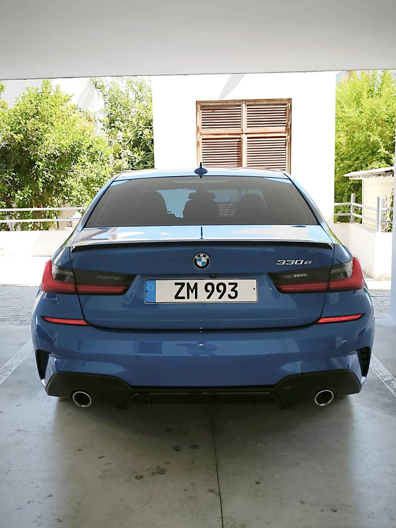 BMW 330e — 2