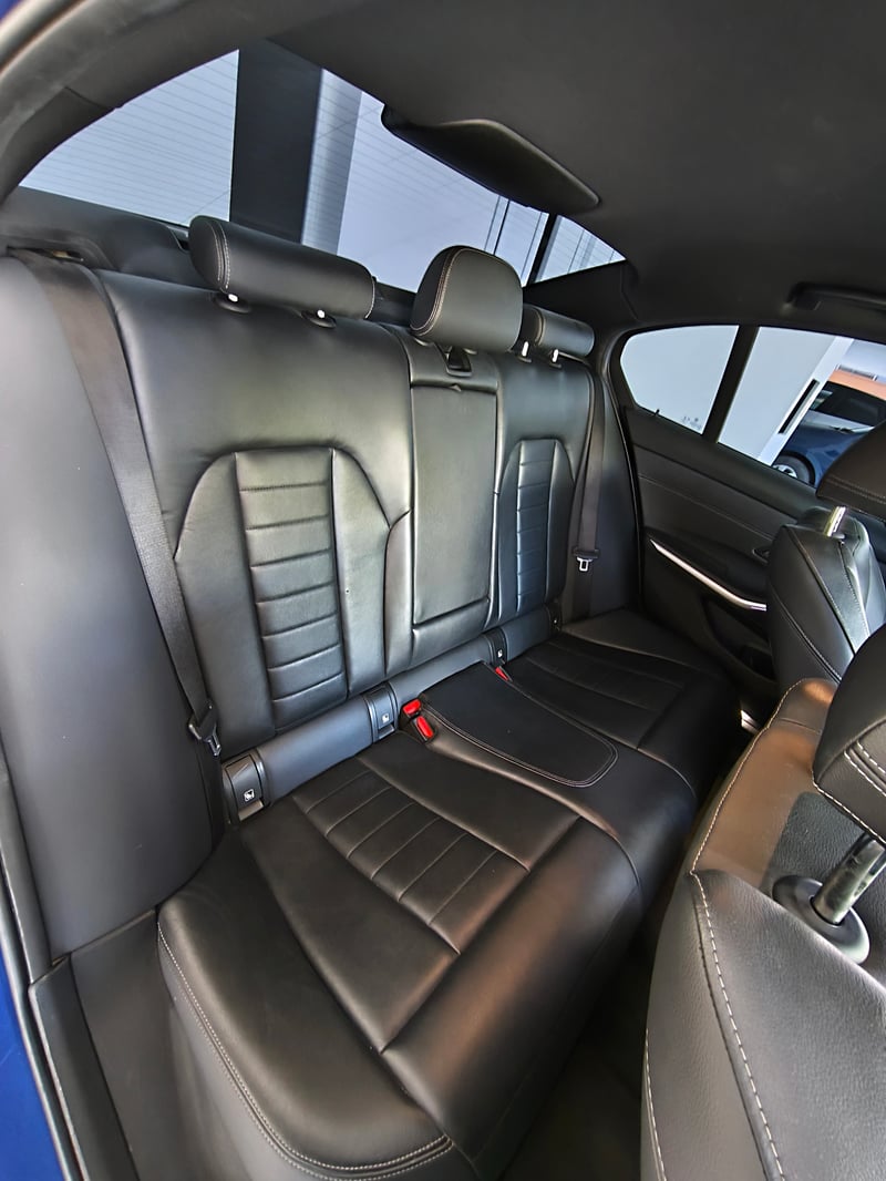 BMW 330e — 7