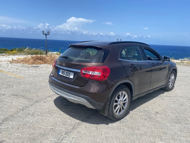 Mercedes-Benz GLA 180 — 2