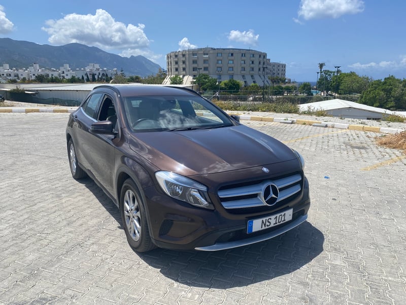 Mercedes-Benz GLA 180 — 3