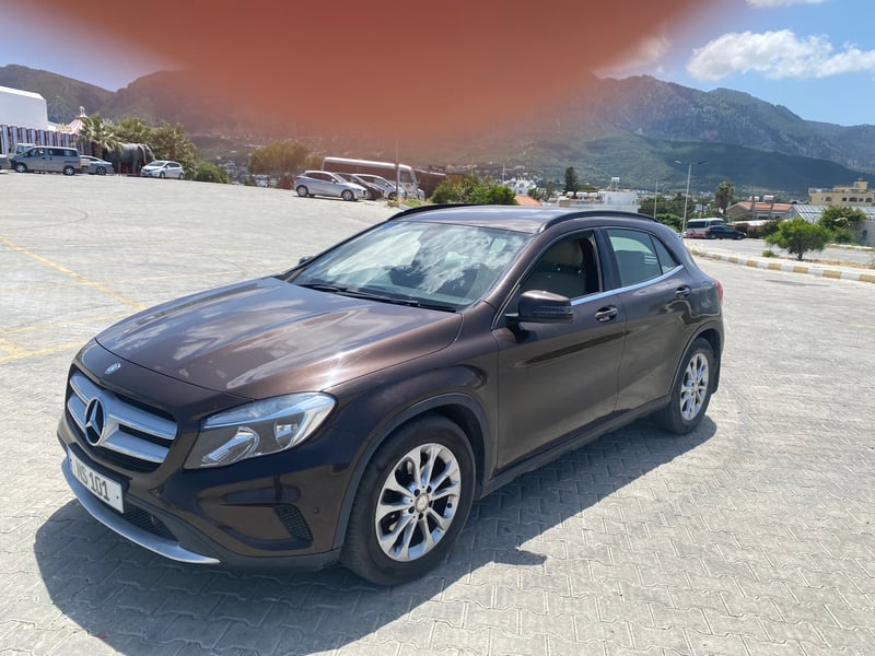 Mercedes-Benz GLA 180 — 4