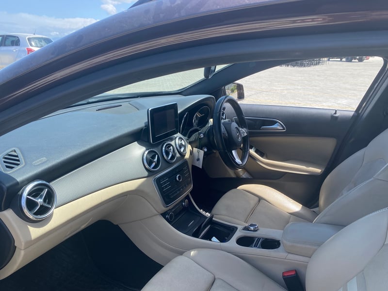 Mercedes-Benz GLA 180 — 5