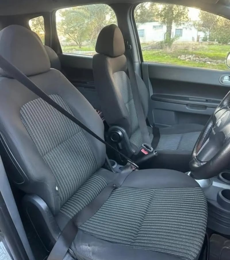 Mitsubishi Colt — 4