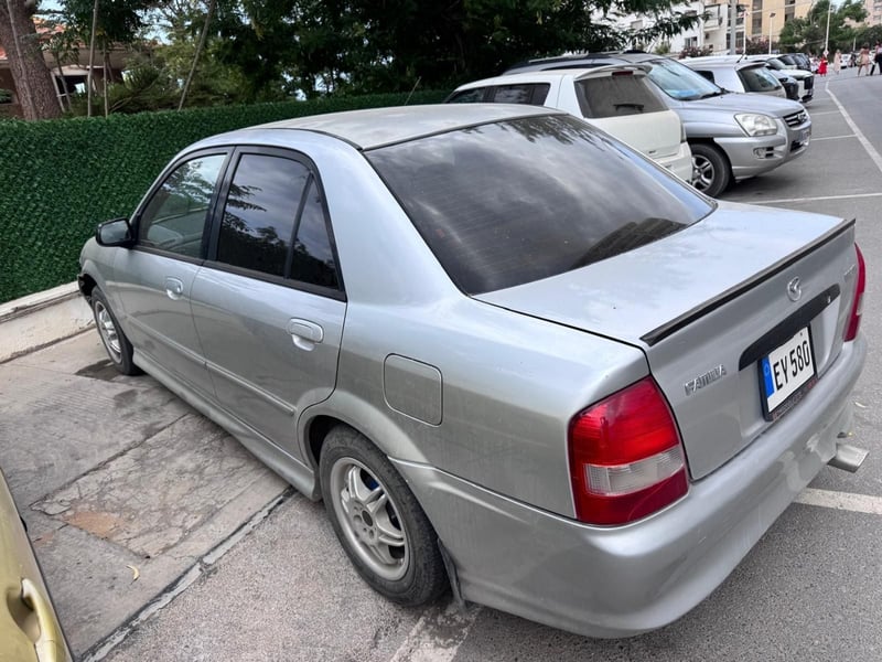 Mazda Familia — 2