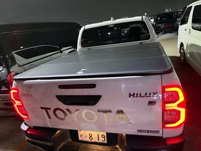 Toyota Hilux Z — 7