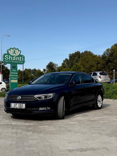 Volkswagen Passat — 2