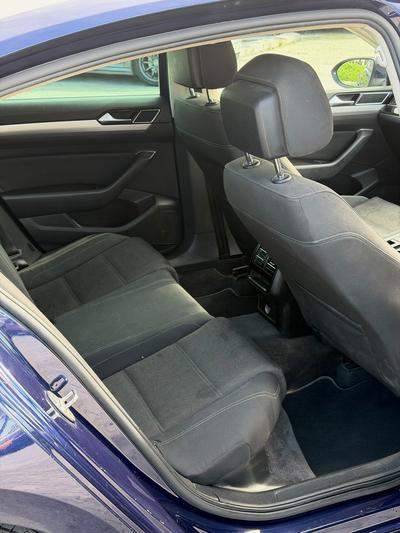Volkswagen Passat — 5