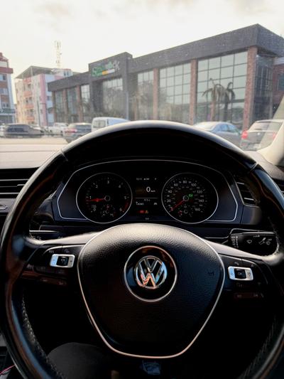 Volkswagen Passat — 7