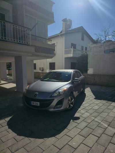 Mazda Axela — 1