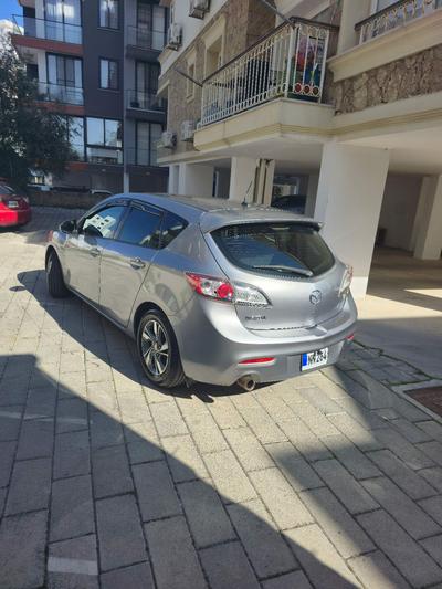 Mazda Axela — 3