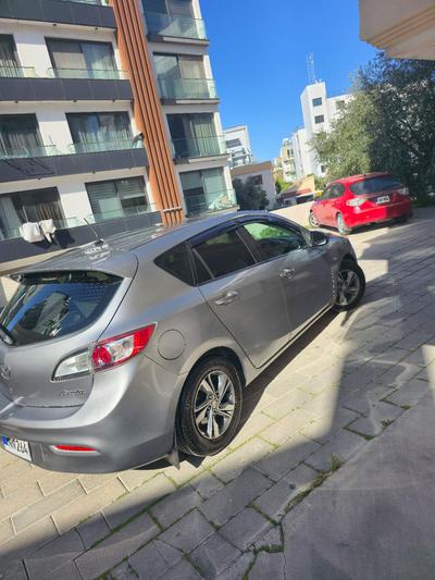 Mazda Axela — 4