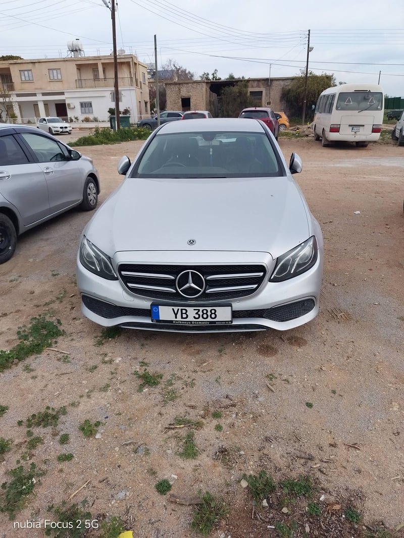Mercedes-Benz E 220d — 1/4