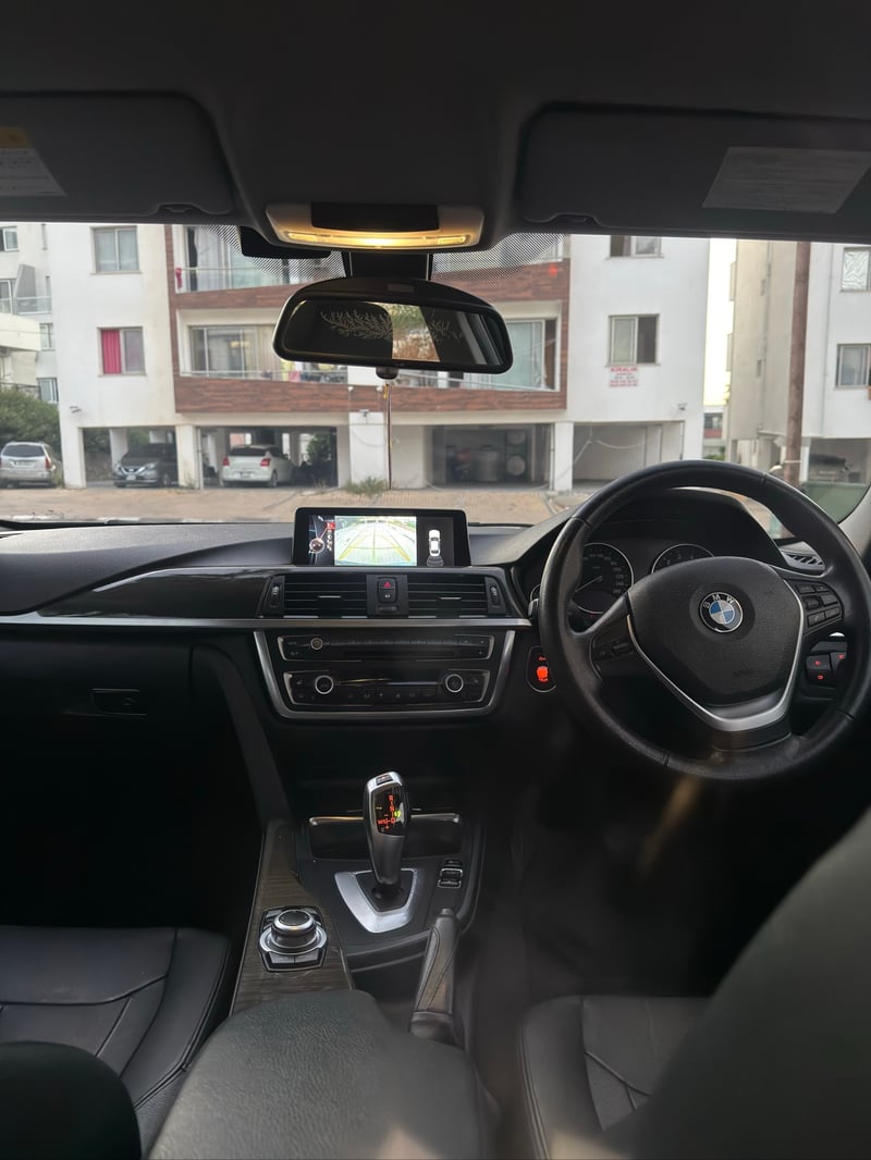 BMW 320i — 5