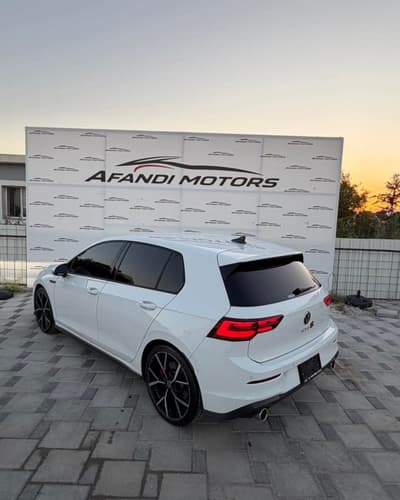 Volkswagen Golf — 5