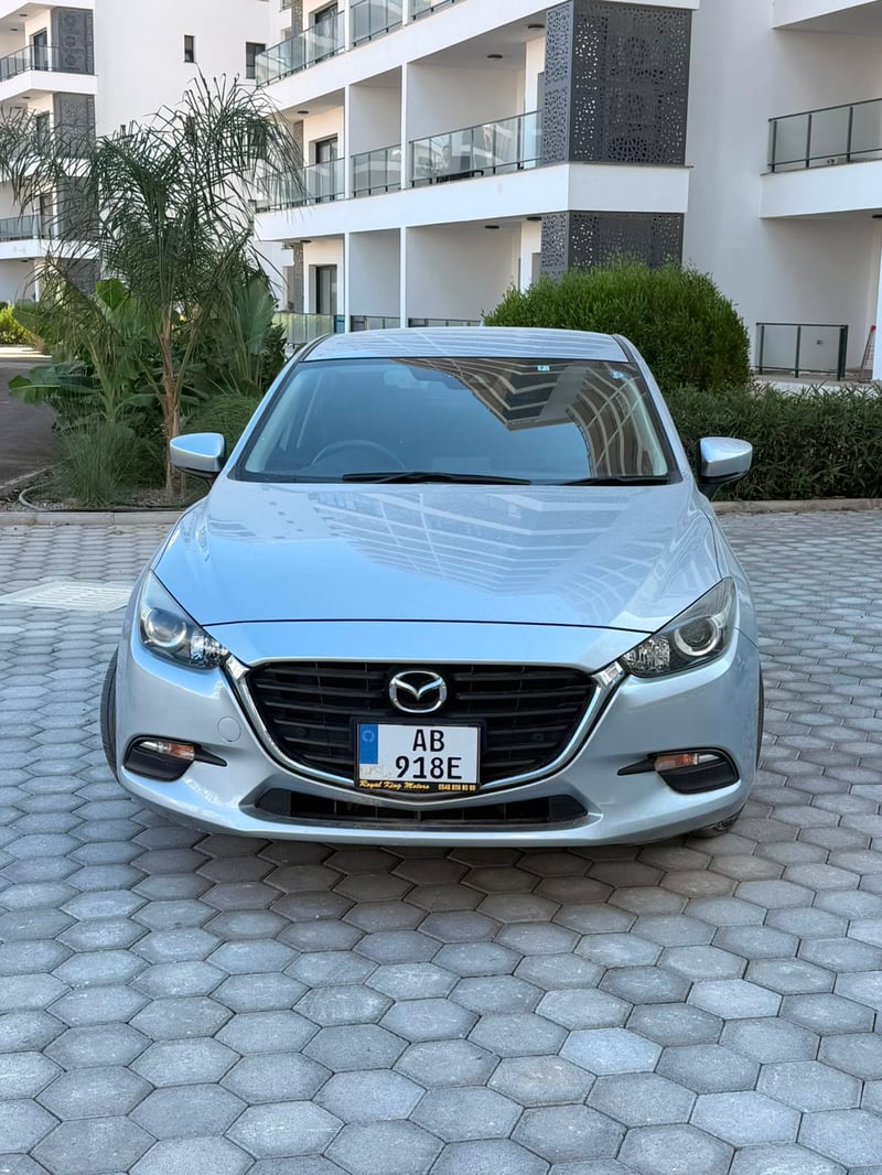 Mazda Axela — 1